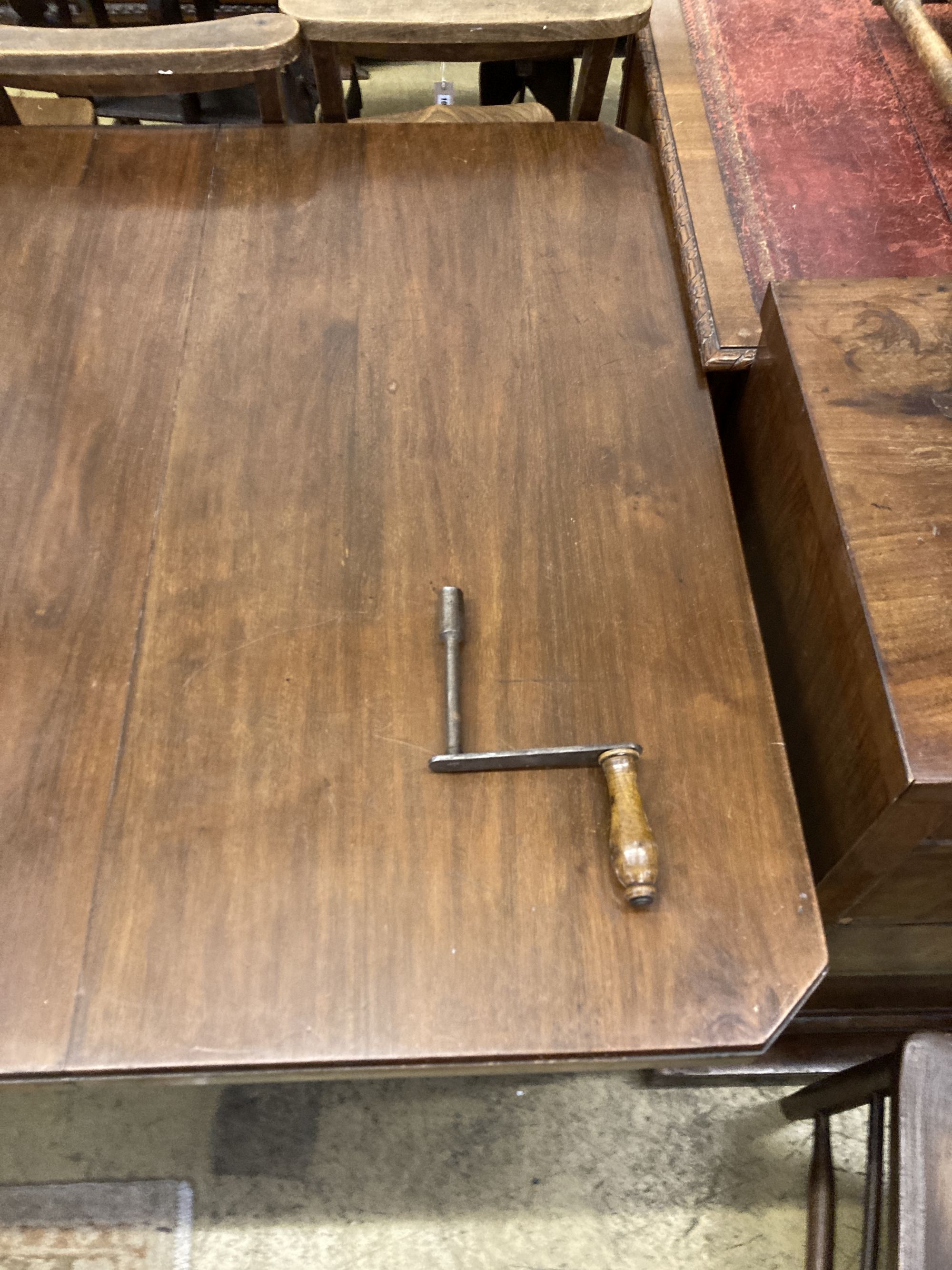 A late Victorian walnut extending dining table, length 146cm extended, depth 103cm, height 73cm